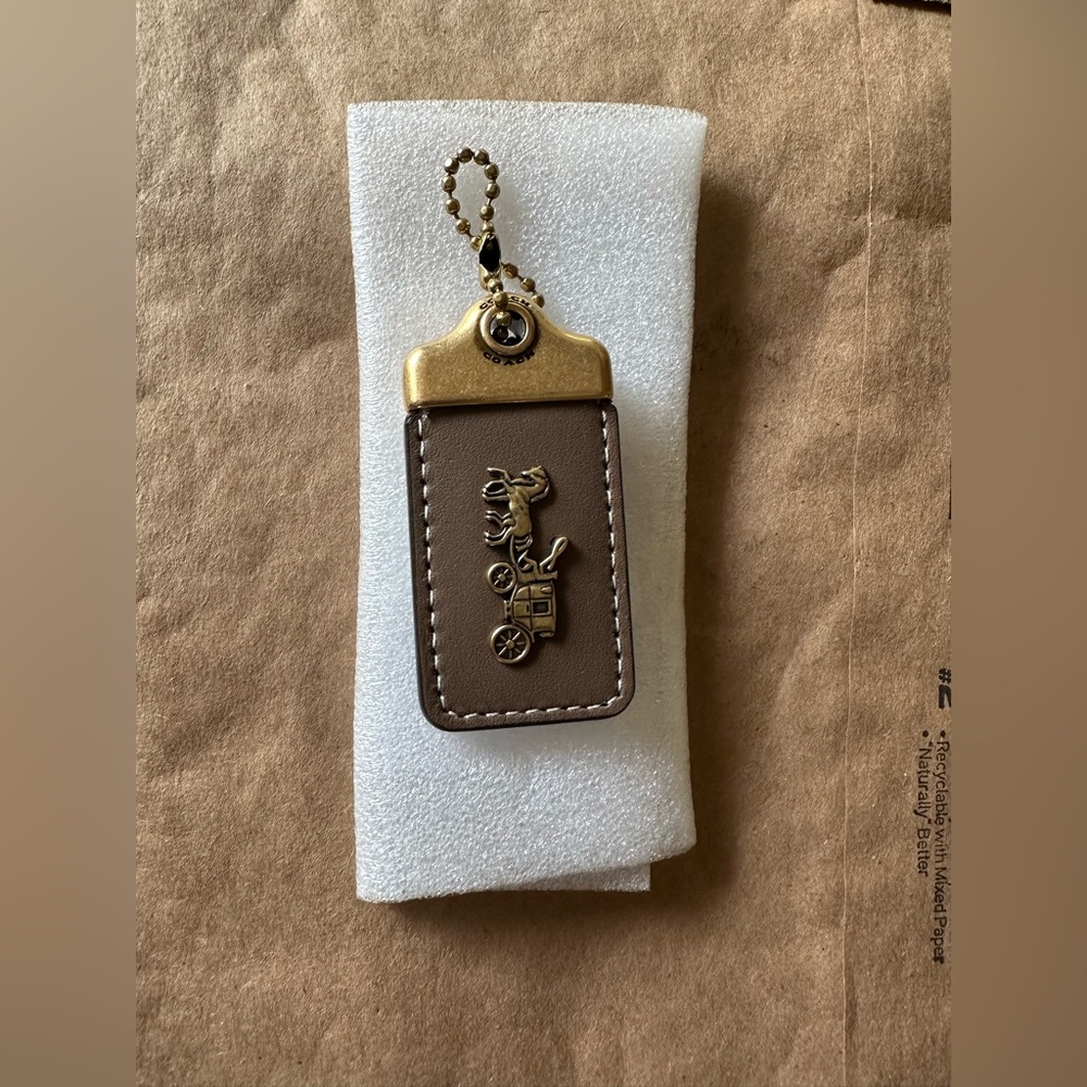 Coach Hangtag Dark Stone